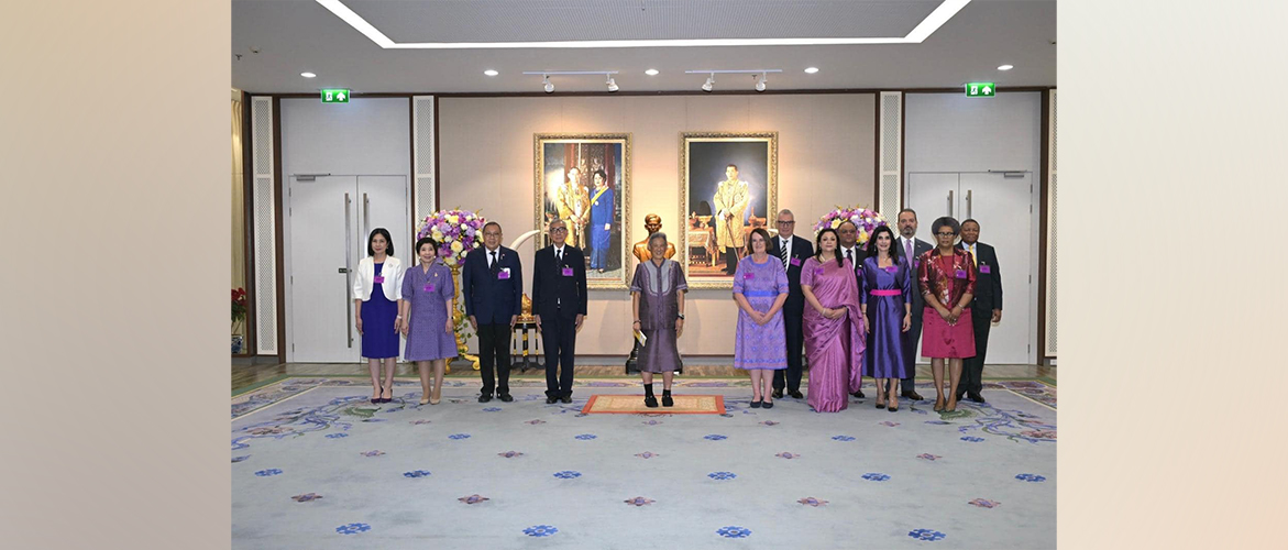  Mrs Pragjna Singh, spouse of the Ambassador, as part of the 57th Diplomatic Participant Committee Bazaar of Thai Red Cross participated in a ceremony to hand over a cheque to HRH Princess Maha Chakri Sirindhorn to support various philanthropic activities in the country.