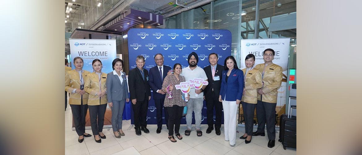  Governor of Tourism Authority of Thailand Thapanee Kiatphaibool and Ambassador Mr Nagesh Singh welcomes the first flight of Indian travelers arriving Bangkok from Delhi under Thai visa exemption scheme