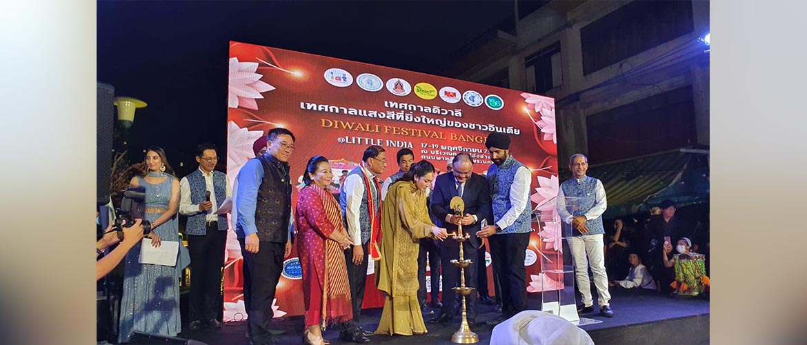  Thai Minister of Culture, H.E. Sermsak Pongpanit, Bangkok Governor, H.E. Chadchart Sittipunt,  Leader of Pheu Thai Party, 	Paetongtarn Shinawatra, Ambassador Nagesh Singh and several other Vice Ministers join the Indian diaspora for Diwali celebrations in Bangkok