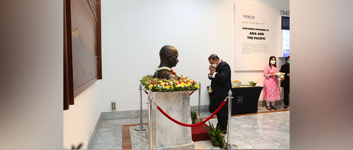  H.E. Mr. Chuti Krairiksh, Minister of Social Development & Human Security of Thailand paid floral tributes at the bust of  Mahatma Gandhi at UNCC