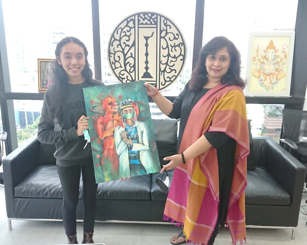  Ms.Aparna Patwardhan, Director SVCC with Ms. Pannapach Keereedej,
the winner in the Global Art Competition “United Against CORONA-Express Through Art” by ICCR.
