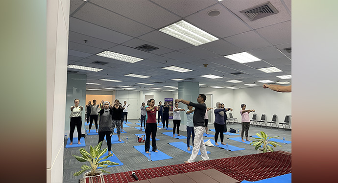  Swami Vivekananda Cultural Centre, Embassy of India, Bangkok has organized a morning Yoga session for the members of Military Attache Corps of Thailand(MACT) by Mr. Sanjiv Chaturvedi,SVCC Yoga volunteer . Participants from 12 countries attended along with officers from Royal Thai Army and Navy