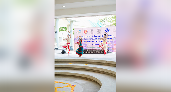  SVCC organized a Bharatnatyam Dance recital by Ajarn Roong, FAculty, Rajabhat University, Ayutthaya during India Thai Artists Painting Exhibition in Ayutthaya