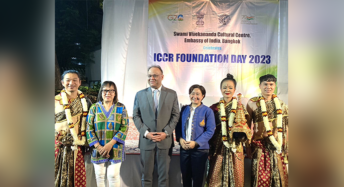  H.E. Mr. Nagesh Singh, Ambassador of India to Thailand, greets ICCR Scholars, artists, and students during an event of ICCR Foundation Day 2023.
